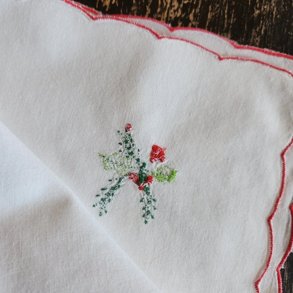 Imperial Elegance Napkins‎ HOLLY Scalloped 100% Cotton 15